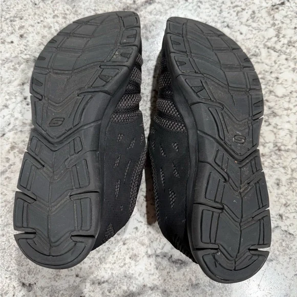 7.5 Womens Slip On Skechers Black Athletic Shoes - Picture 4 of 4